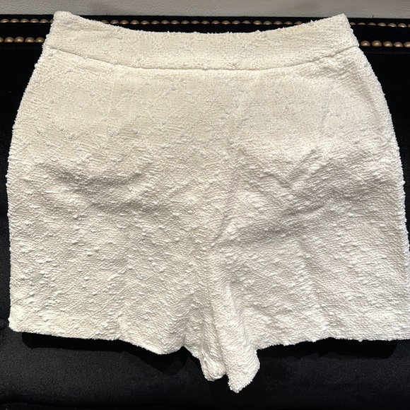 🤍Boucle White Mini Skort - Zara - size XS *never worn*🤍 - Picture 4 of 4
